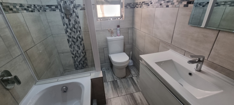 To Let 3 Bedroom Property for Rent in Mossel Bay Central Western Cape